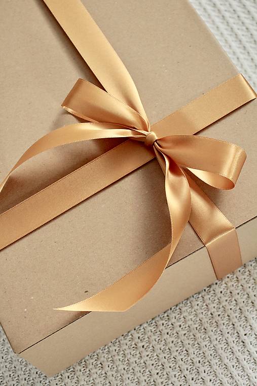 Darček pre muža aj ženu - Darčekový box pre turistu (sivá šatka)