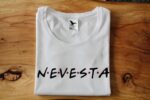 Nevesta - Dámske bavlnené tričko s ružovými bodkami – Obrázok 2