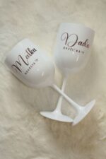 Plastový pohár v štýle MOËT pre nevestu a družičky so srdiečkom – Obrázok 4