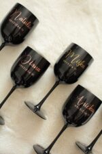 Plastový pohár v štýle MOËT pre nevestu a družičky so srdiečkom – Obrázok 10