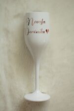 Plastový pohár na šampanské pre nevestu a družičky