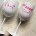 Plastový pohár v štýle MOËT  - Cheers and Our Drama Queen