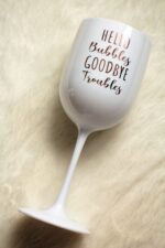 Plastový pohár v štýle MOËT - Hellou Bubbles Goodbye Troubles – Obrázok 3