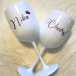 Plastový pohár v štýle MOËT - obojstranný polep - Cheers s menom a korunkou