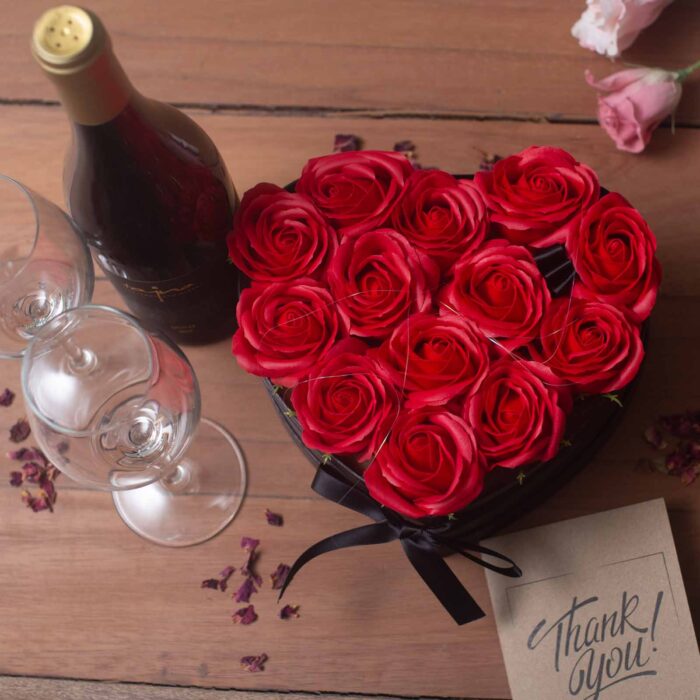 Darčekový Box z Mydlový Kvetov - 13 Červených Ruží - Srdce