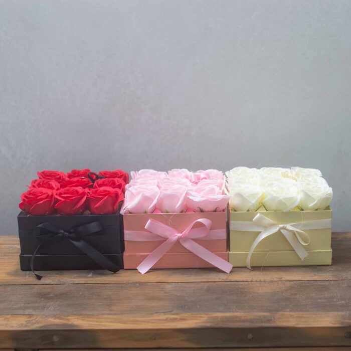 Darčekový Box z Mydlový Kvetov - 9 Ružových Ruží - Štvorec