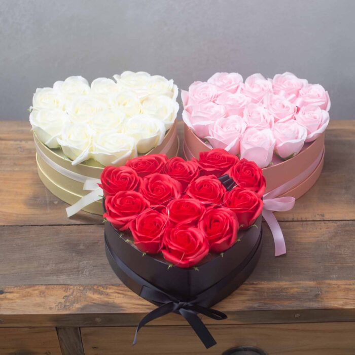 Darčekový Box z Mydlový Kvetov - 13 Červených Ruží - Srdce
