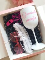 PERSONALIZOVANÝ Darčekový box pre nevestu v ružovej krabičke s menom