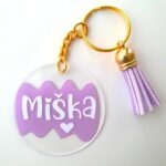 Personalizovaná akrylová kľúčenka s menom - fialová